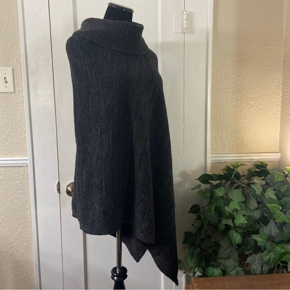 Barefoot Dreams Cozy Chic One Size Plus Asymmetrical Poncho - Picture 6 of 14